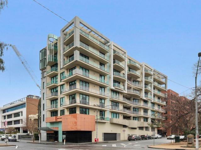 Fully Furnished City Edge Living in Prestigious East Melbourne