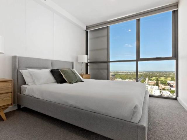 FULLY FURNISHED CITY LIVING IN CENTRAL ADELAIDE