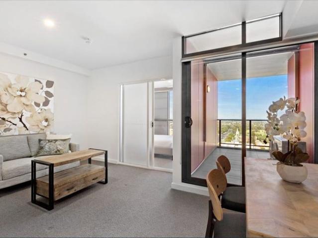 FULLY FURNISHED CITY LIVING IN CENTRAL ADELAIDE