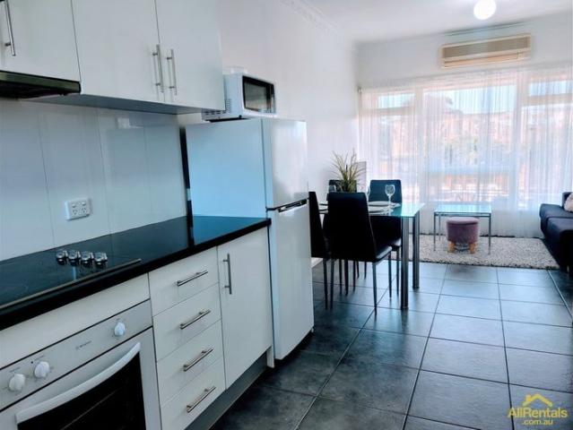 FULLY FURNISHED & CLOSE TO THE BEACH