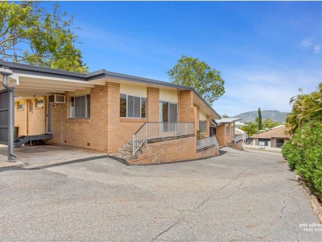 FULLY FURNISHED & CLOSE TO THE HOSPITAL!