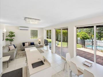 FULLY FURNISHED AND ABSOLUTE RIVERFRONT