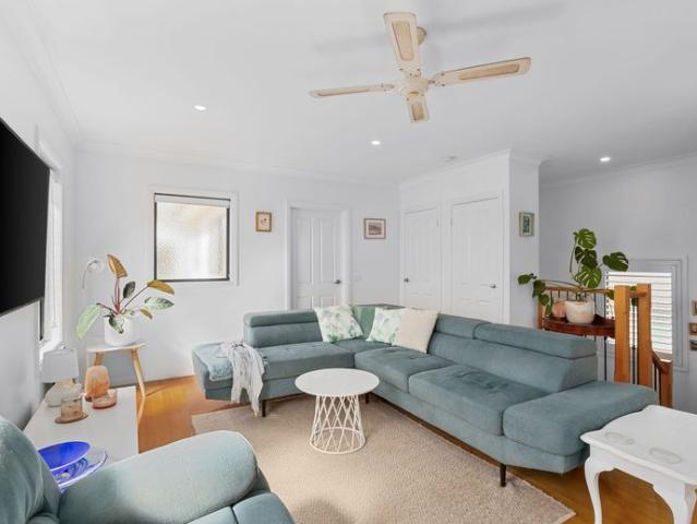 FULLY FURNISHED AND ALL BILLS INCLUDED!