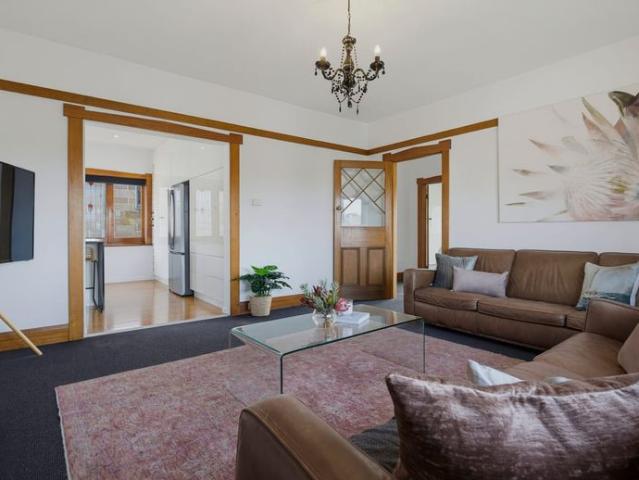 Fully Furnished and Bright City Living!