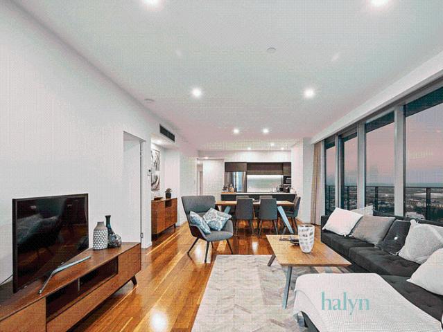 Fully Furnished and Equipped Sub Penthouse! Incredible views!