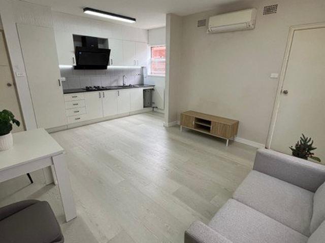 Fully Furnished and fully renovated 2 bedroom unit on Wigram St