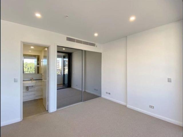 Fully Furnished and Spacious one bed plus study room in Zetland