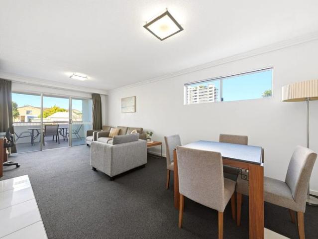 Fully Furnished, Air Conditioned Apartment in Prime Woolloongabba Location