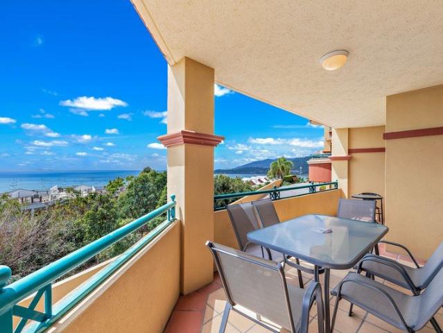 Fully Furnished Airlie Beach Apartment with Stunning Sea Views