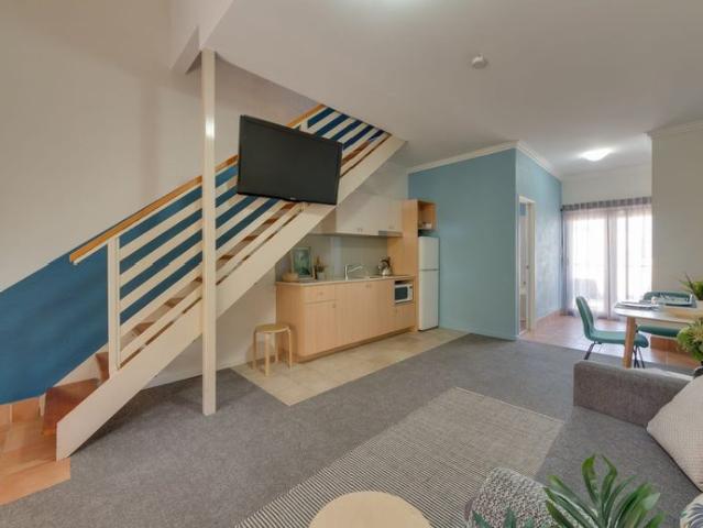 Fully furnished ALL BILLS INC One bedroom Studio with Kitchenette! Close to beach!