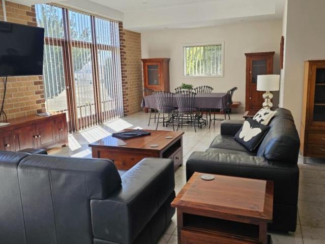 FULLY FURNISHED | ALL UTILITIES INCLUDED | Modern 2 Level Granny Flat with Picturesque Parksbourne Views