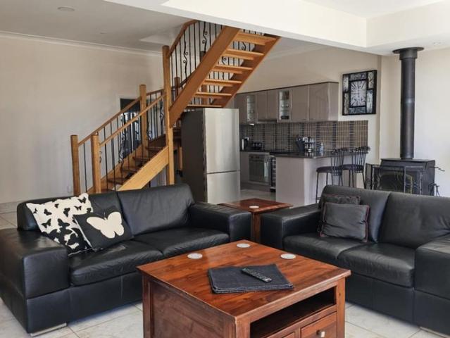 FULLY FURNISHED | ALL UTILITIES INCLUDED | Modern 2 Level Granny Flat with Picturesque Parksbourne Views