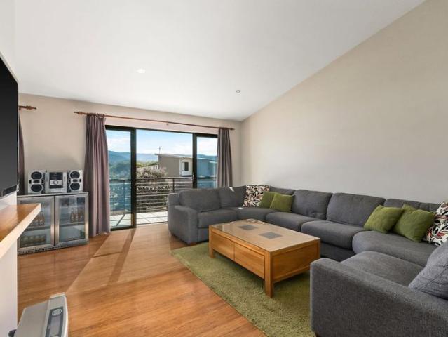 Fully Furnished Alpine Townhouse with Stunning Mountain Views