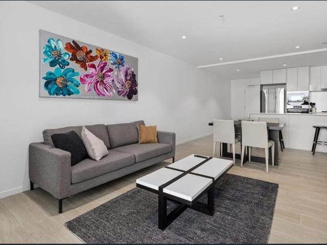 Fully furnished apartment on level 16 with stunning city views