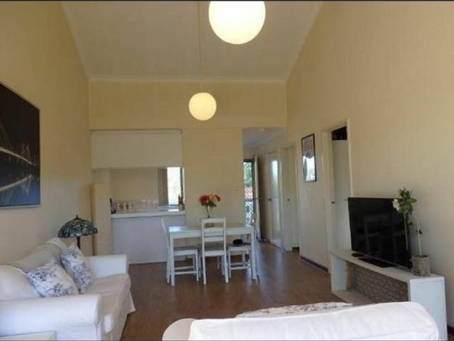 Fully Furnished apartment by the Lake with a Pool