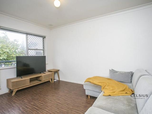 FULLY FURNISHED APARTMENT CLOSE TO SCARBOROUGH BEACH!