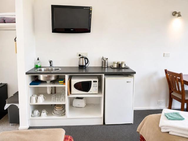 Fully Furnished Apartment High Country Location