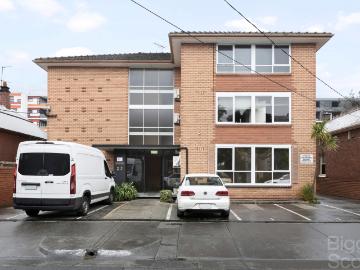 Fully Furnished Apartment in Beautiful Leafy Street