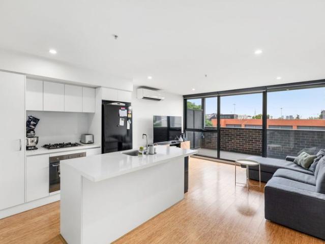 Fully furnished apartment in boutique complex