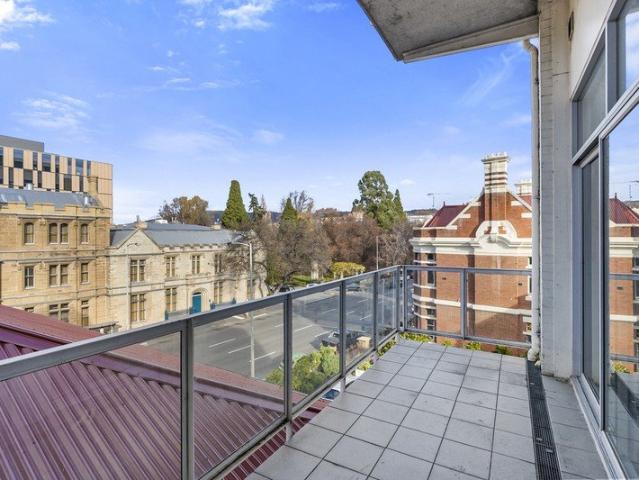 Fully furnished apartment in Central Hobart