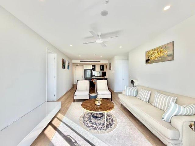 Fully Furnished Apartment in Prime Robina Location