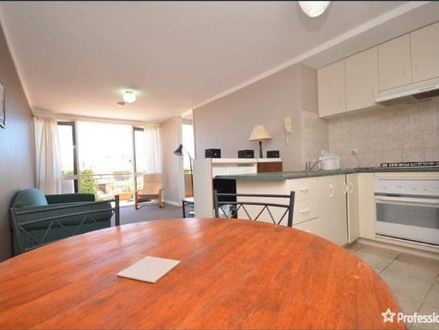 FULLY FURNISHED APARTMENT IN SECURE COMPLEX