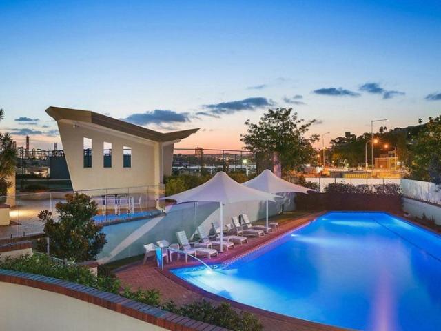 Fully Furnished Apartment In Sought After Location