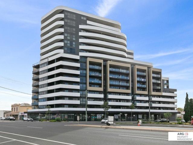 FULLY FURNISHED Apartment in the Heart of Geelong with security parking space