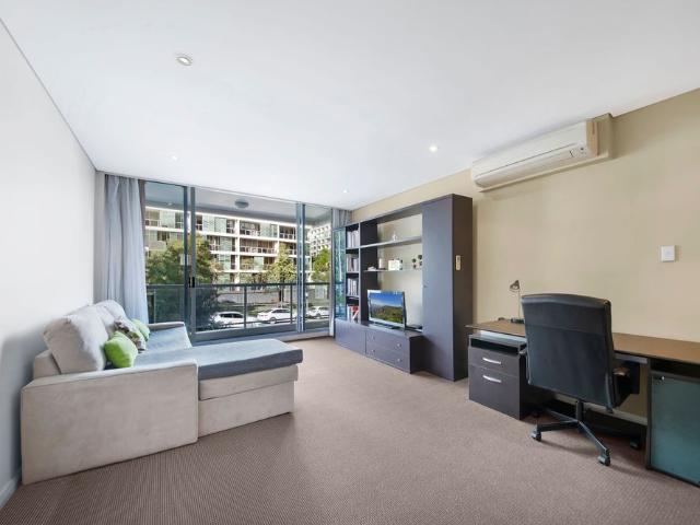 FULLY FURNISHED APARTMENT IN WATERLOO