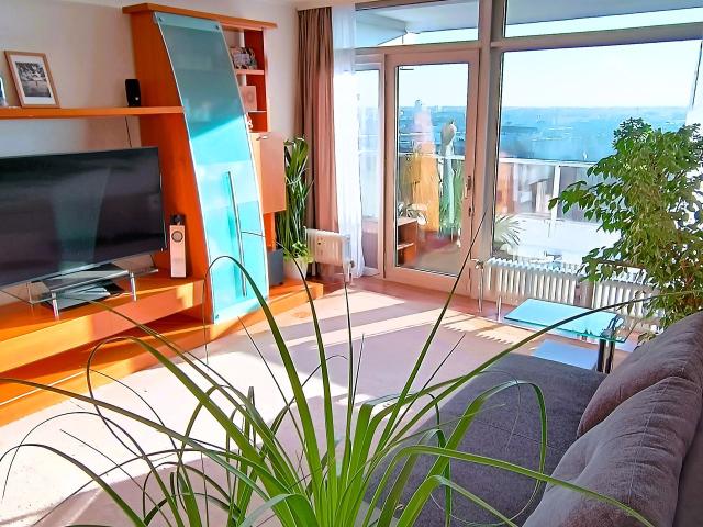 Fully furnished apartment with a sunny balcony and fantastic views in a central location, Koln Amsterdam Apartments for Rent