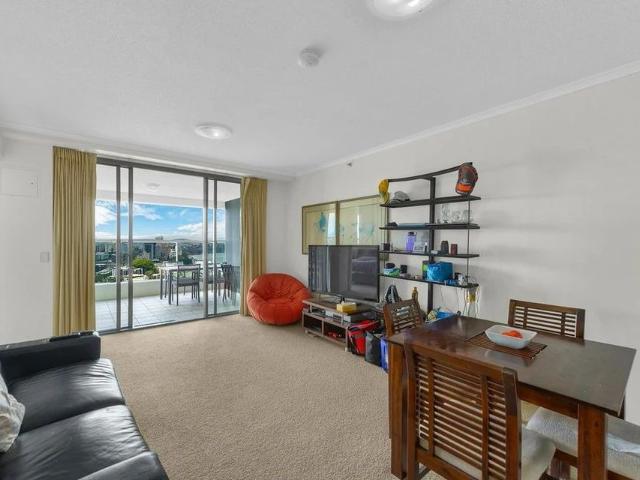 FULLY FURNISHED APARTMENT WITH AMAZING RIVER VIEWS The rent will increase to $880 from 22/11/2026