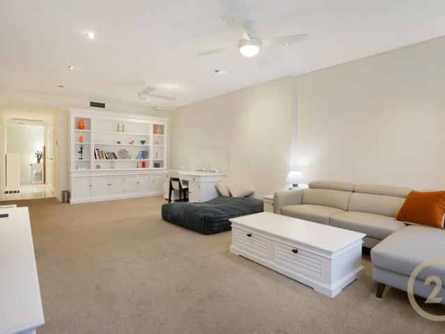 Fully Furnished Apartment with Exclusive Rooftop Terrace in the Heart of Castle Hill !
