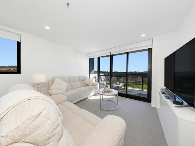 Fully Furnished Apartment With Resort Style Amenities In The Heart Of Woden
