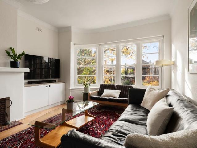 Fully Furnished Art Deco Excellence