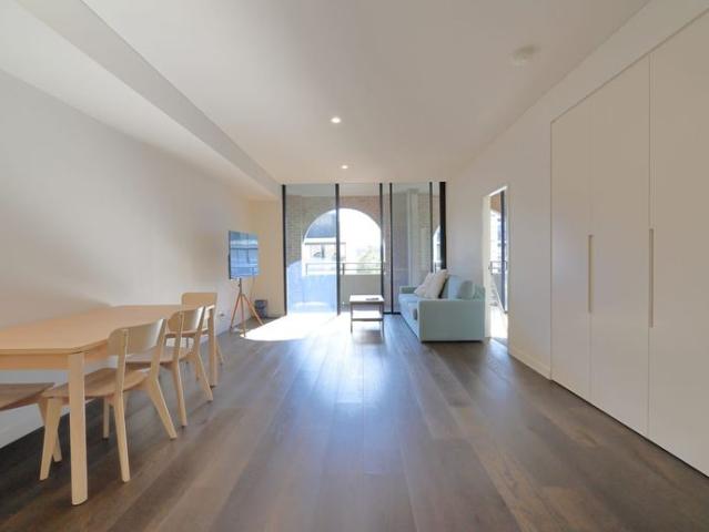 Fully furnished Art Décor 2 bedder 2 bath Apartment