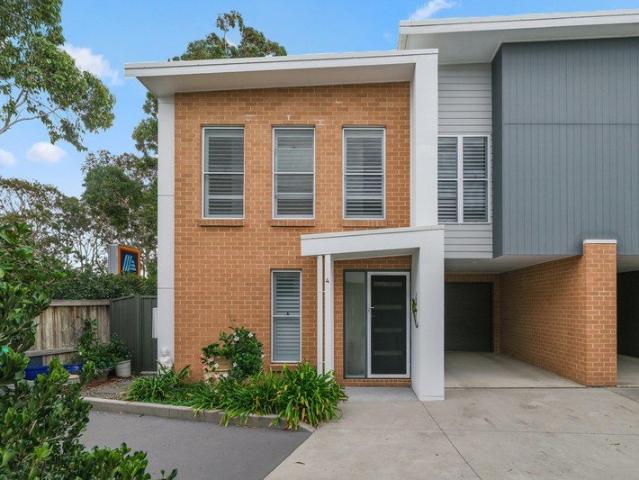 Fully Furnished, As New Townhouse with Double Parking in Family Friendly Fletcher