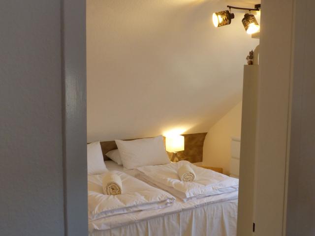 Fully Furnished Attic Apartment in the Heart of Esslingen Ideal for Business Travelers and Commuters