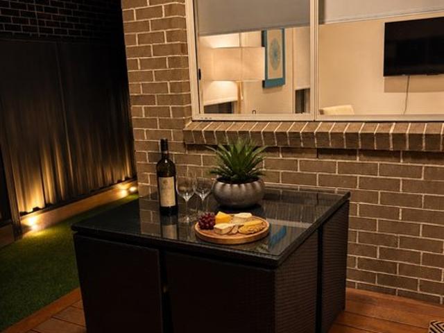 Fully furnished at Grantham Farm Minutes from Rouse Hill includes bills!