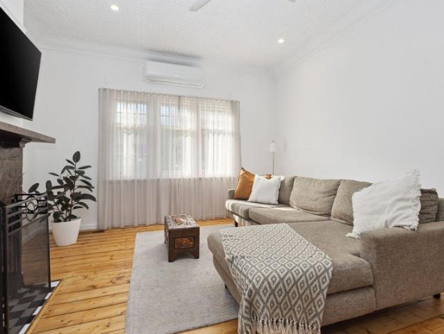 FULLY FURNISHED AVAILABLE NOW
