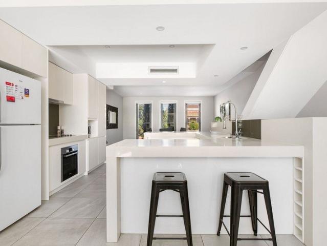 FULLY FURNISHED AVAILABLE END OF AUGUST