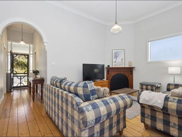 FULLY FURNISHED AVAILABLE END OF NOVEMBER