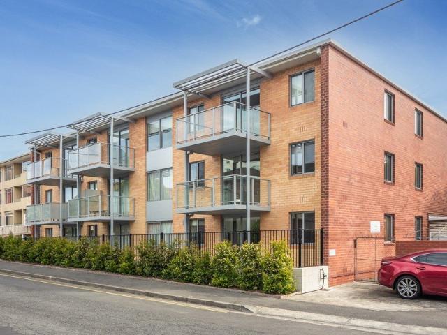 Fully Furnished Battery Point Apartment