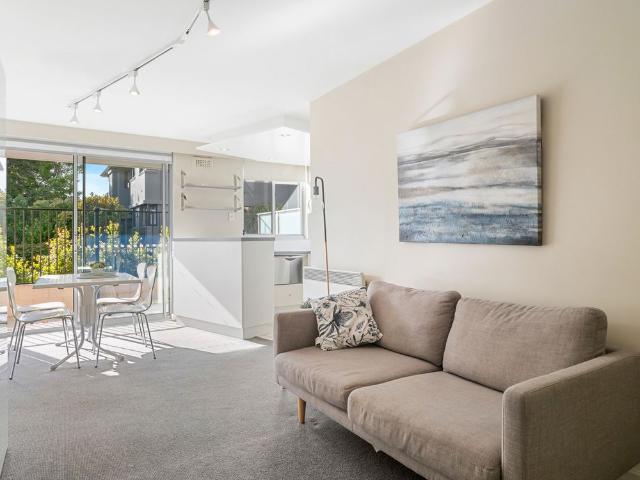 Fully Furnished Battery Point Apartment