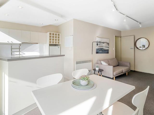 Fully Furnished Battery Point Apartment