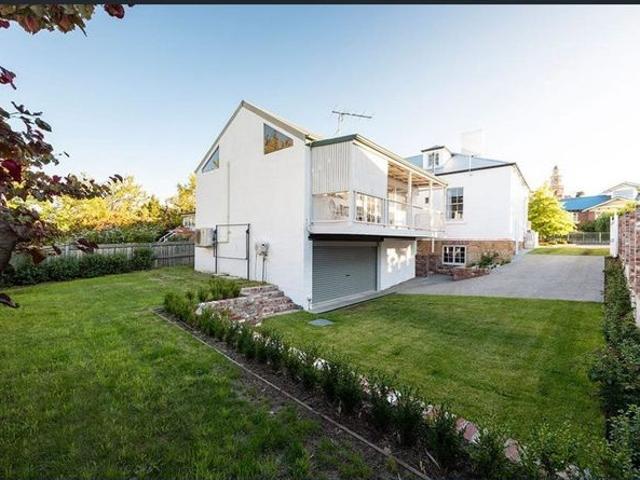 Fully Furnished Battery Point Home