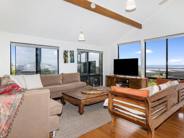 Fully furnished beach house vibes amongst the bush