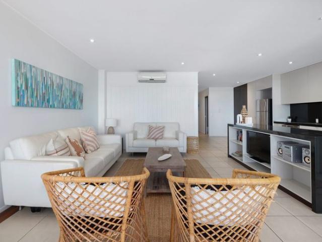 FULLY FURNISHED BEACHFRONT APARTMENT IN THE HEART OF KINGSCLIFF