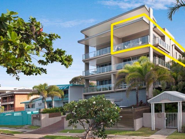 Fully Furnished Beachfront Living with Ocean and Castle Hill Views