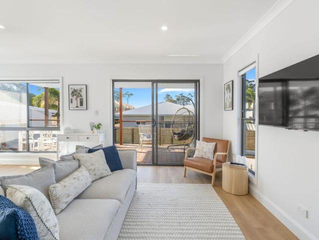 Fully Furnished Beachhouse, 50m from the Beach!
