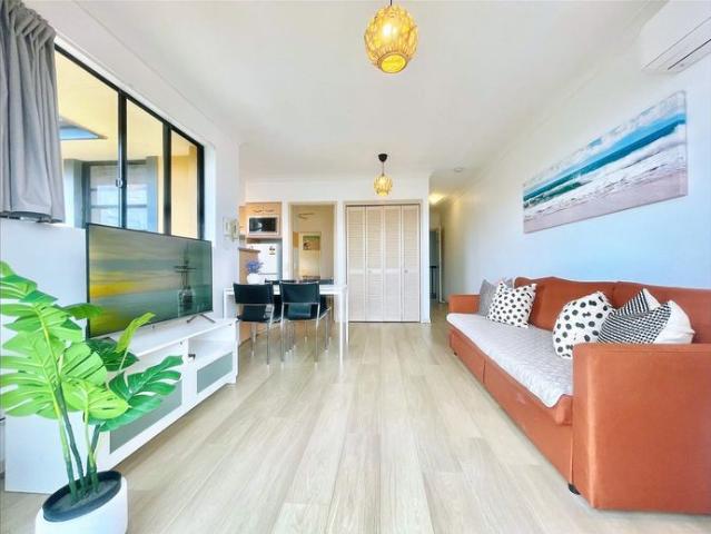Fully Furnished Beachside One Bedroom Holiday Home Water & Wi Fi Included
